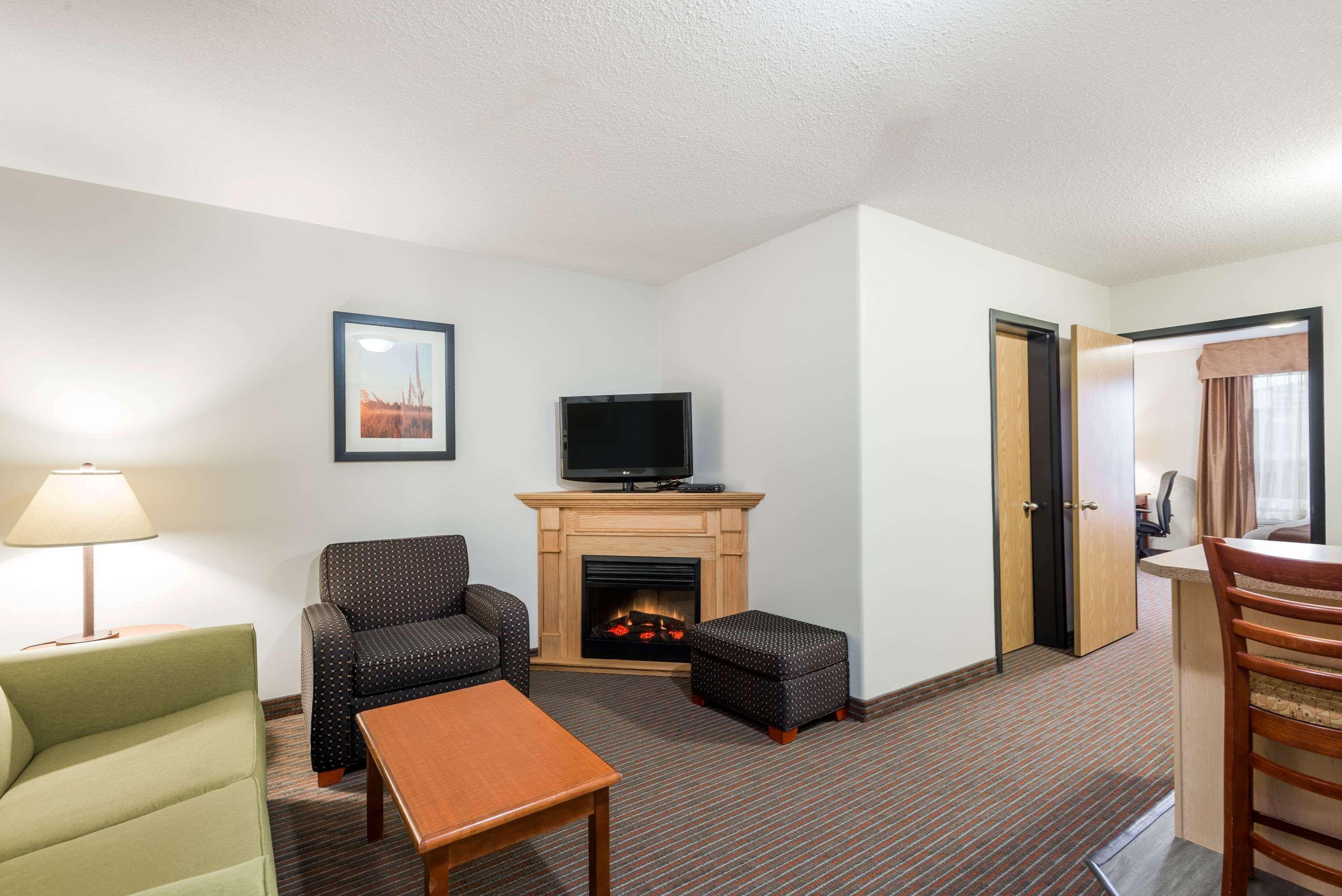 Super 8 By Wyndham Grande Prairie Hotell Exteriör bild