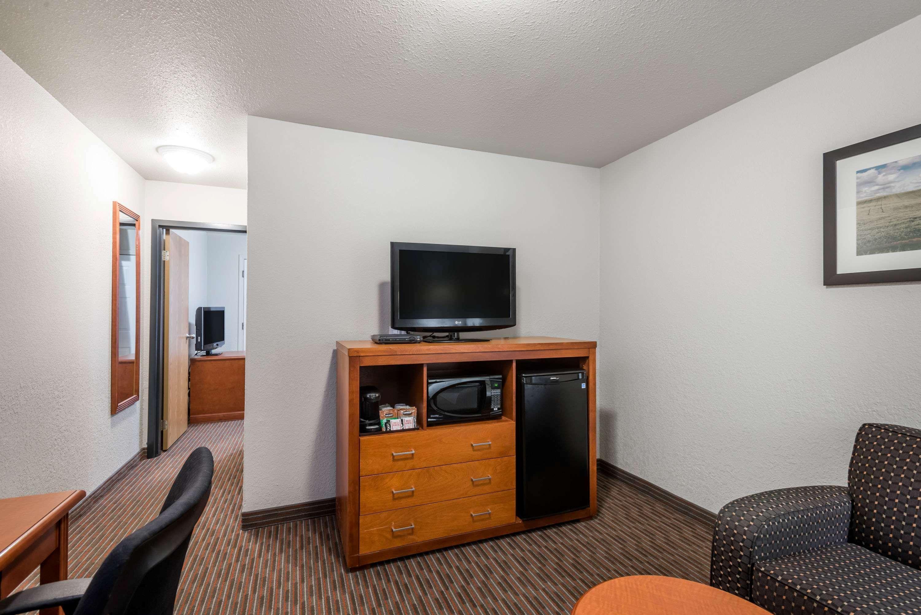 Super 8 By Wyndham Grande Prairie Hotell Exteriör bild