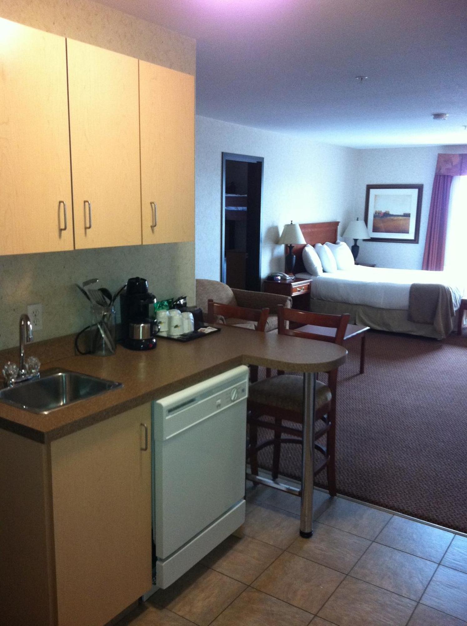 Super 8 By Wyndham Grande Prairie Hotell Exteriör bild