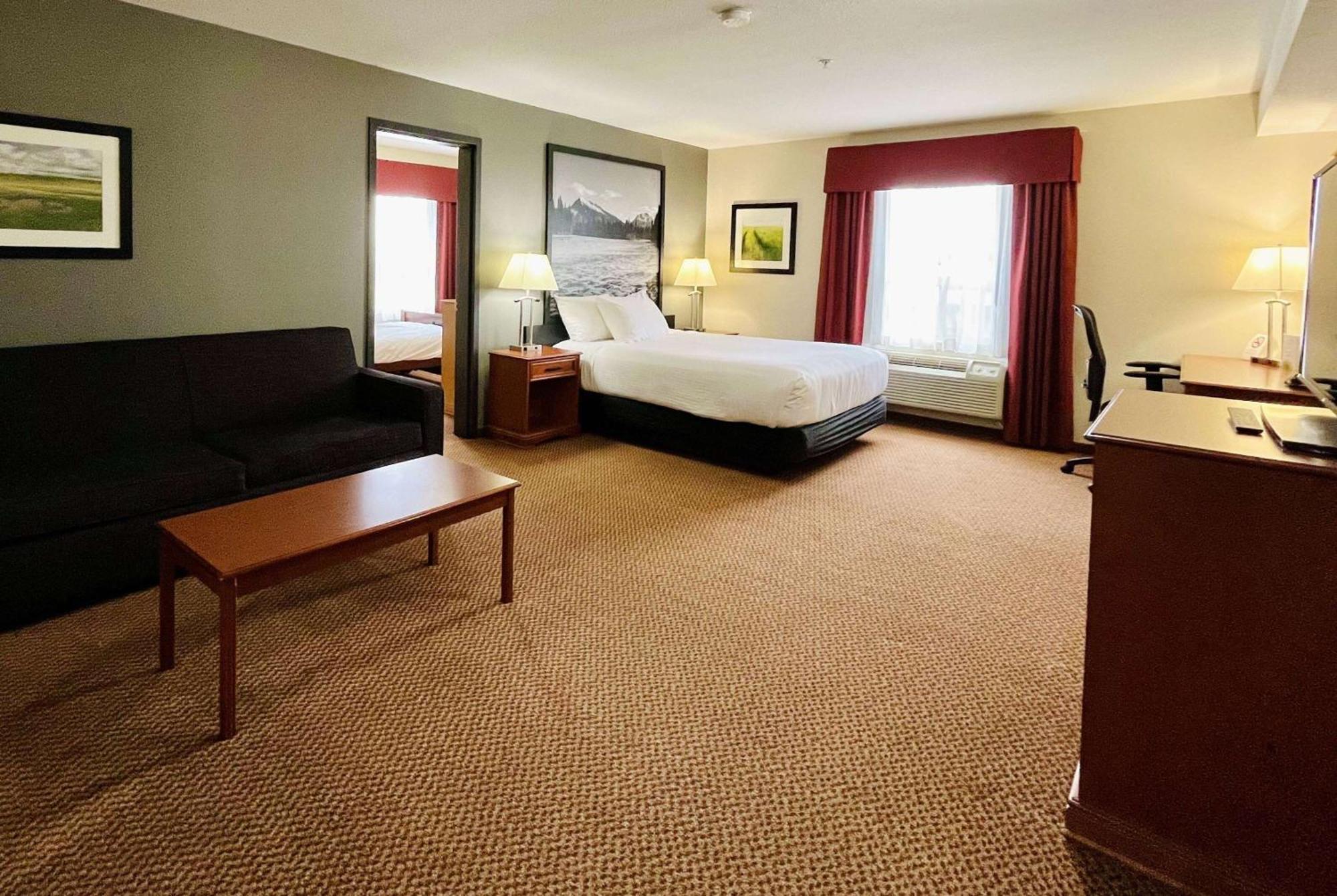 Super 8 By Wyndham Grande Prairie Hotell Exteriör bild