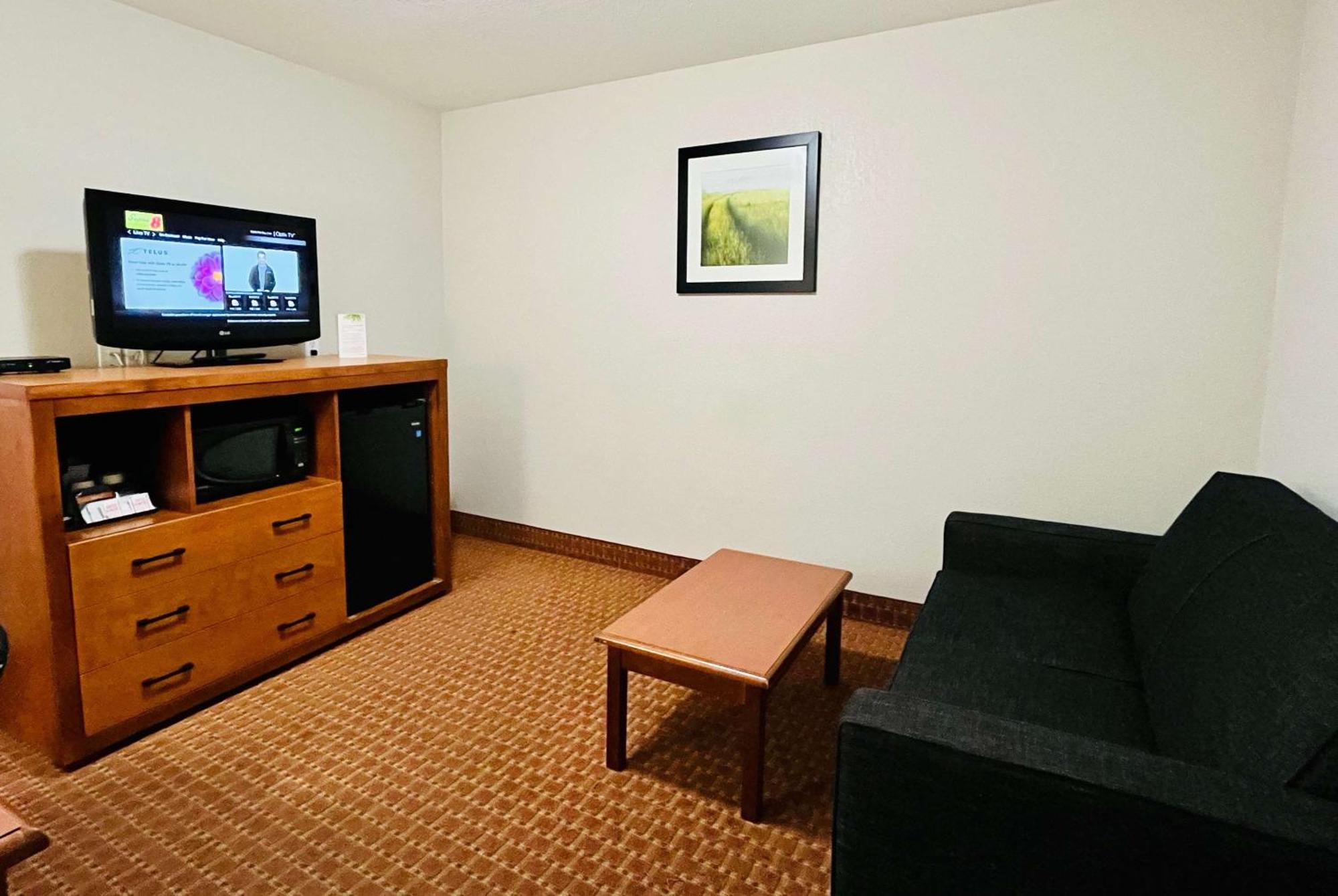 Super 8 By Wyndham Grande Prairie Hotell Exteriör bild