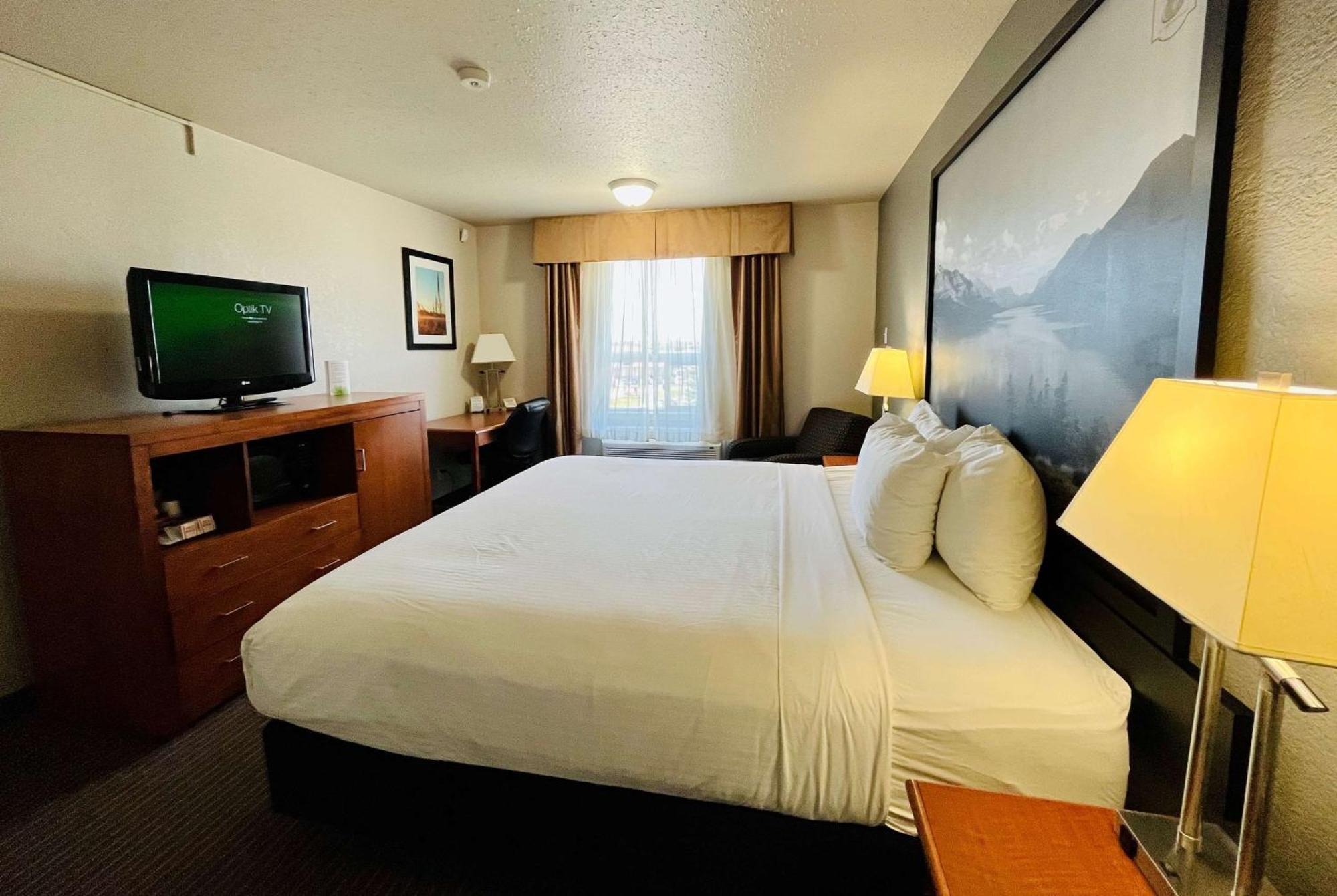 Super 8 By Wyndham Grande Prairie Hotell Exteriör bild