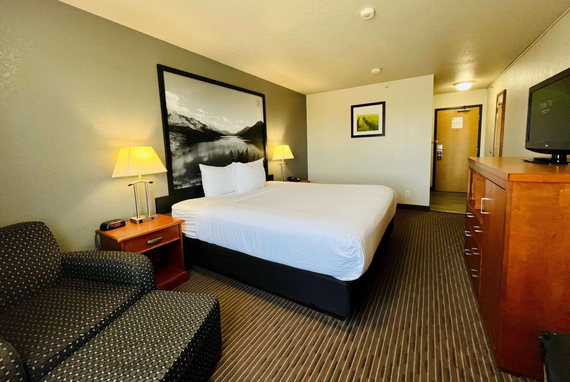 Super 8 By Wyndham Grande Prairie Hotell Exteriör bild