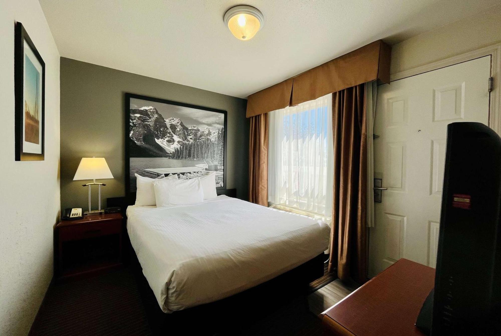 Super 8 By Wyndham Grande Prairie Hotell Exteriör bild