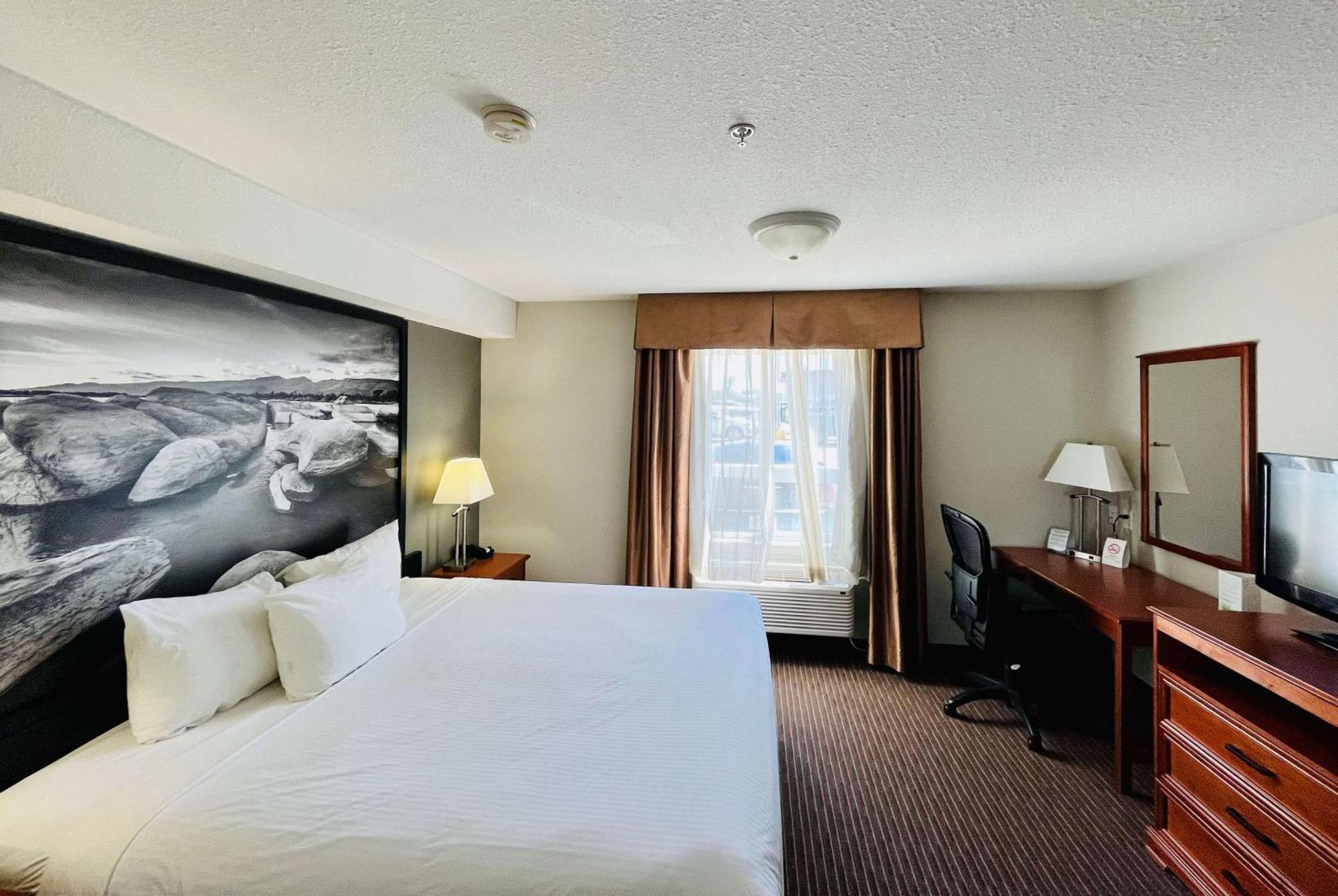 Super 8 By Wyndham Grande Prairie Hotell Exteriör bild