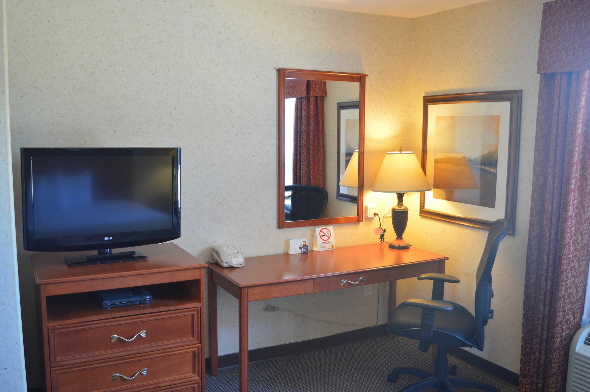 Super 8 By Wyndham Grande Prairie Hotell Exteriör bild