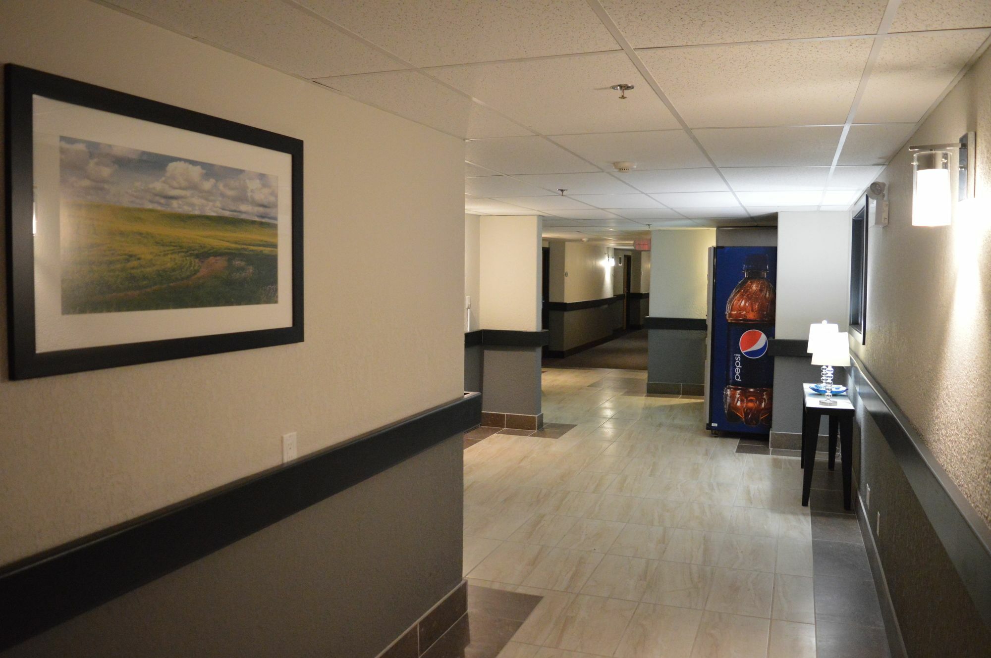 Super 8 By Wyndham Grande Prairie Hotell Exteriör bild