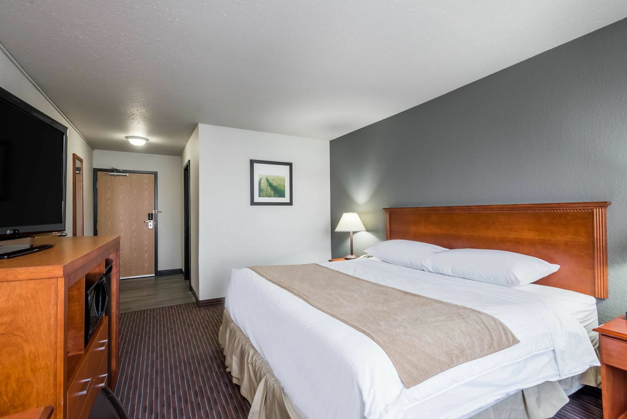 Super 8 By Wyndham Grande Prairie Hotell Exteriör bild