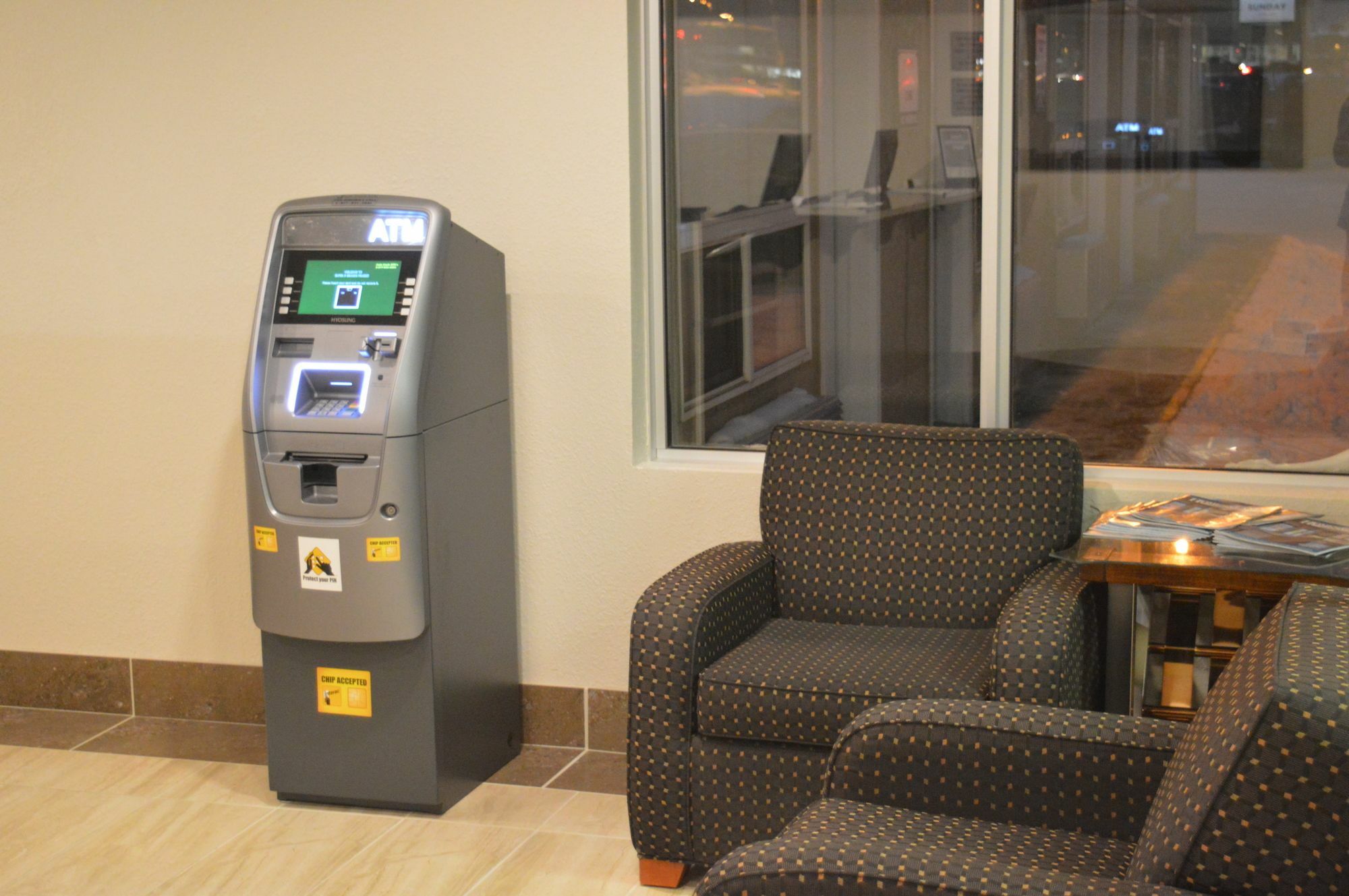 Super 8 By Wyndham Grande Prairie Hotell Exteriör bild
