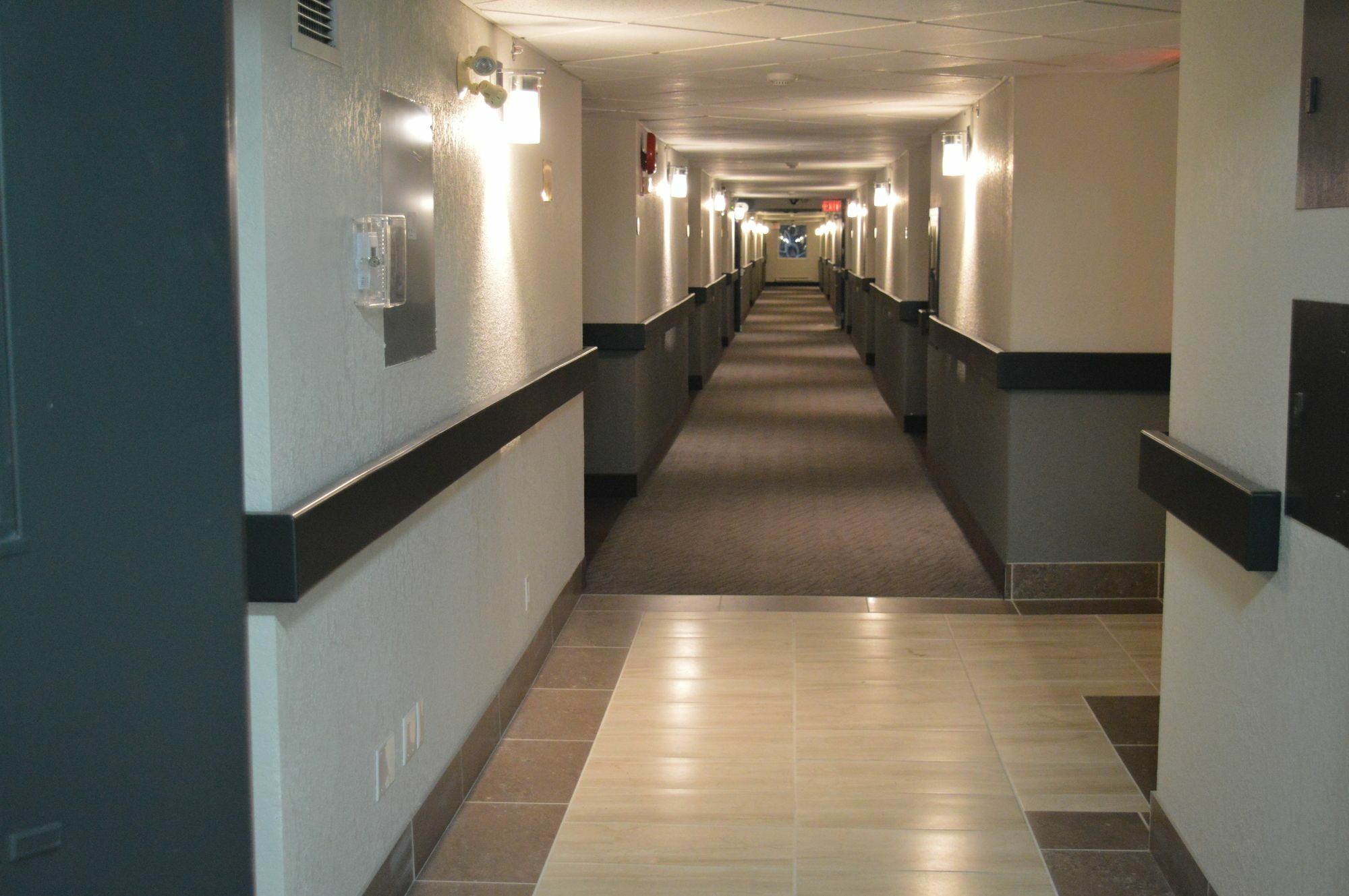 Super 8 By Wyndham Grande Prairie Hotell Exteriör bild