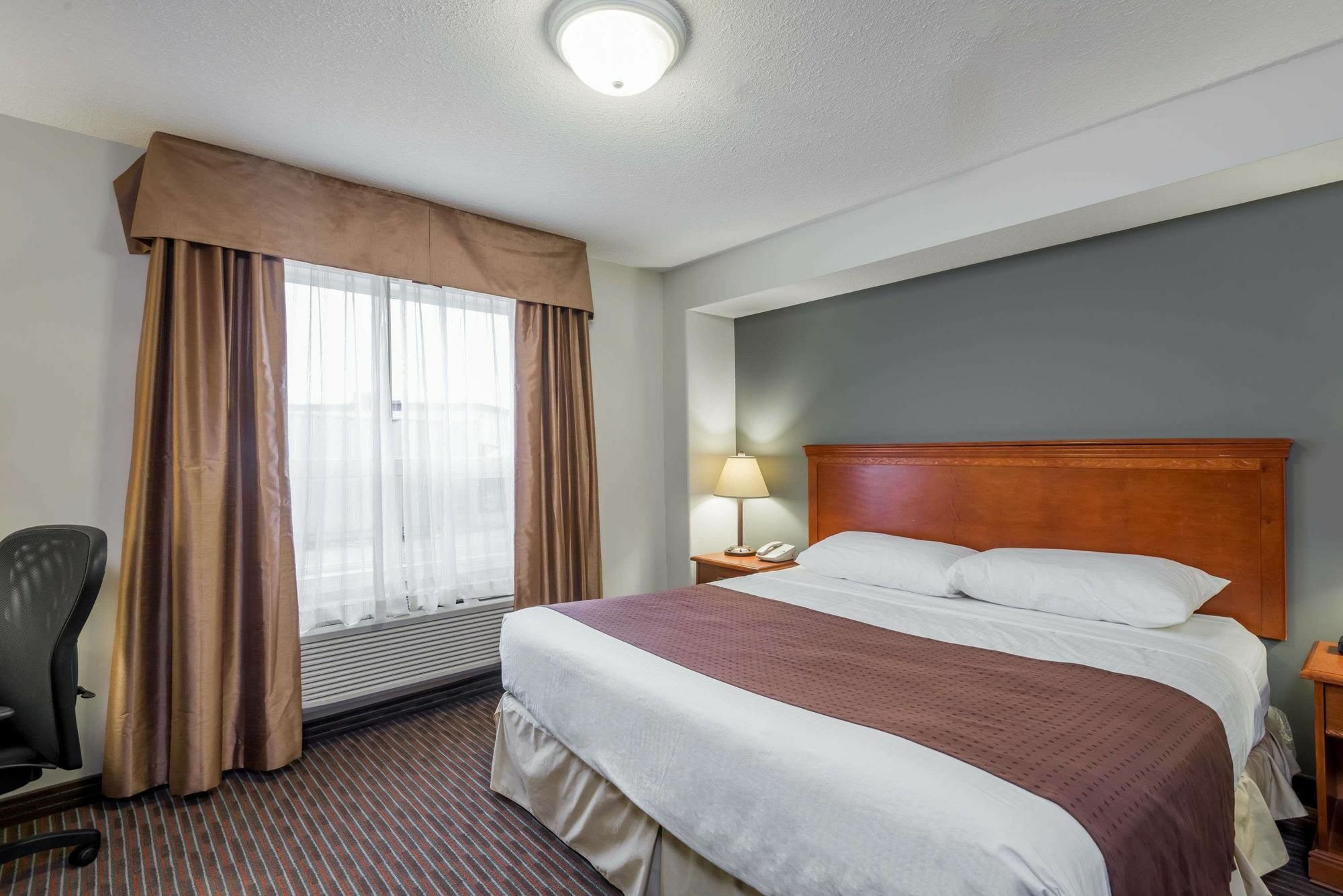 Super 8 By Wyndham Grande Prairie Hotell Exteriör bild